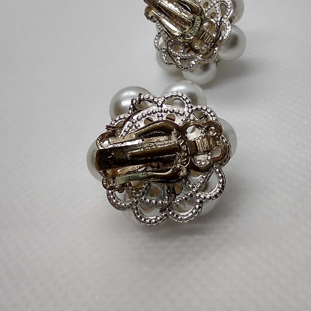Vintage Pearl Cluster Clip On Earrings - Picture 4 of 7